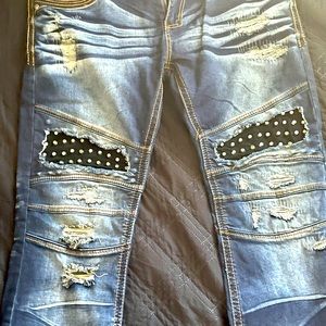 New jeans ,no tags , excelent conditions, on the brand page, there are no more.